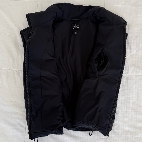 ALO yoga Incline Puffer Vest - Picture 9 of 15
